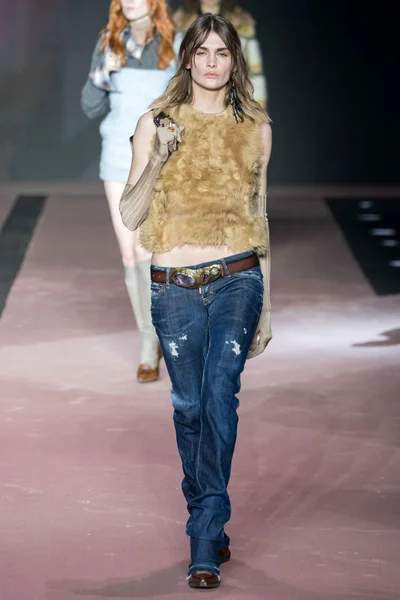 Look 15